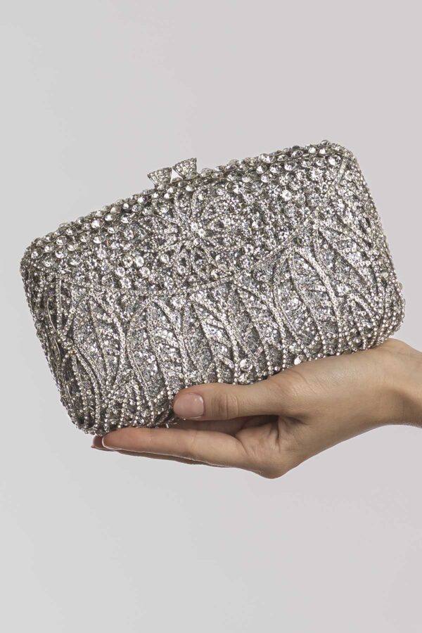 Bolsa de mão para usar com vestido de festa cravejada de cristais
