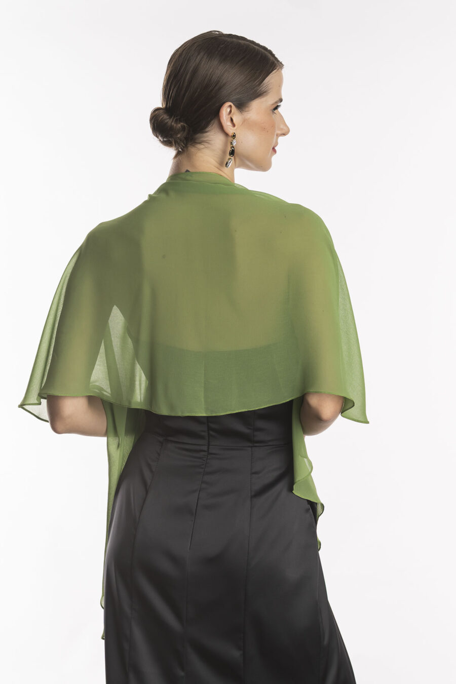 Echarpe para usar com vestido de festa donatella, na cor verde folha.