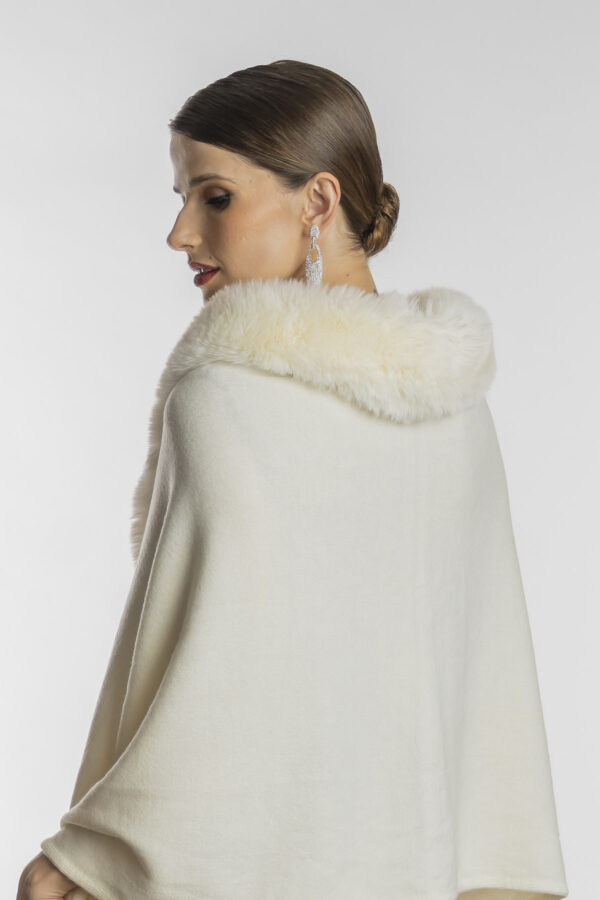 Costas da pelerine na cor off-white
