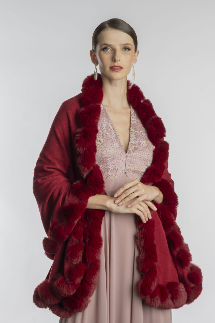 Pelerine para usar com vestidos de festa vermelho marsala
