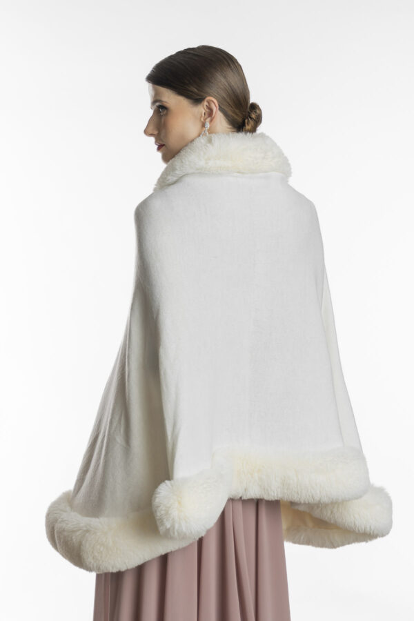 Pelerine estola branca marilyn para uso com vestidos de festa no inverno