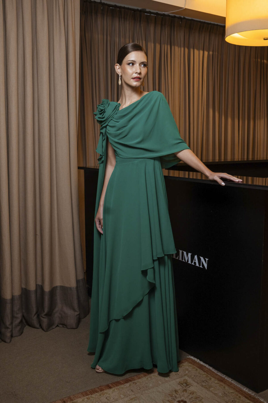 Vestido elegante de festa verde oliva queen mary