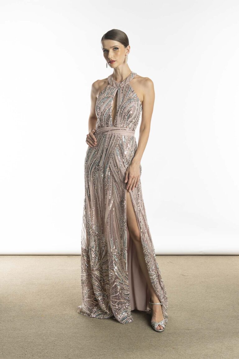 Vestido de festa longo todo bordado em pedraria para formatura