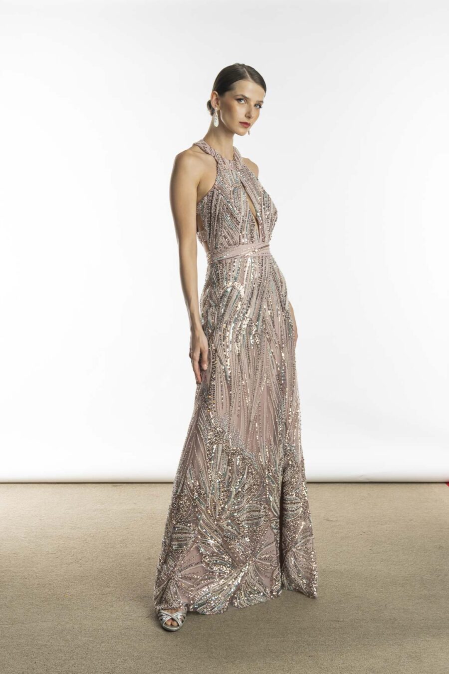 vestido de festa longo bordado em pedraria com fenda