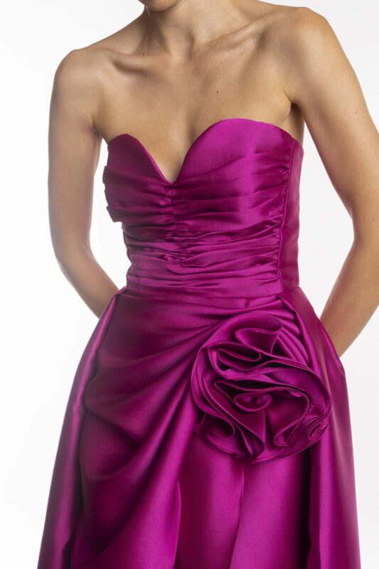 Detalhe da flor no vestido