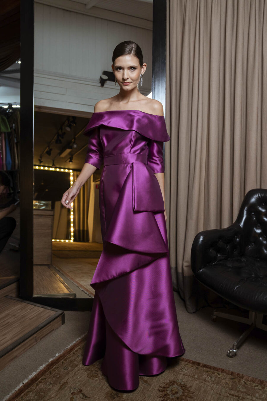 Vestido de festa na cor fúcsia diva belle, para jovens mães dos noivos.