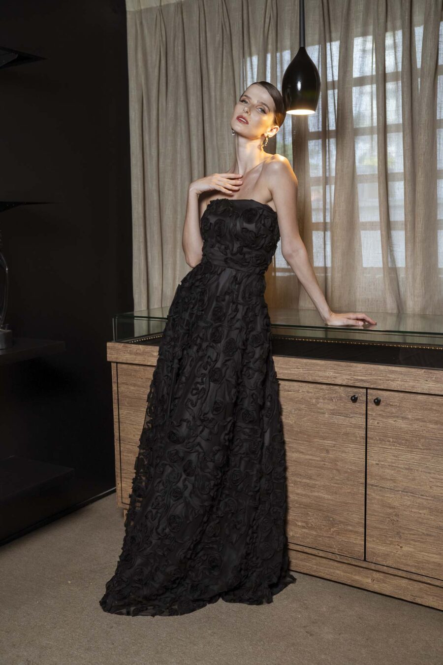 Vestido de festa na cor preto, modelo galax