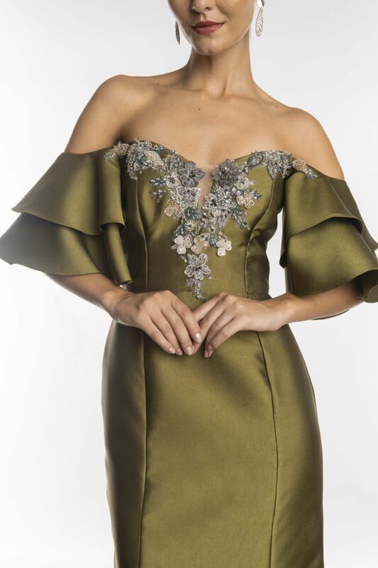 Detalhe do bordado do vestido de festa verde oliva sabrina piva