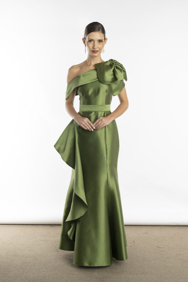 Vestido de festa longo em alfaiataria zibeline na cor verde oliva, perfeito para mãe da noiva ou mãe do noivo usarem nas festas de casamentos