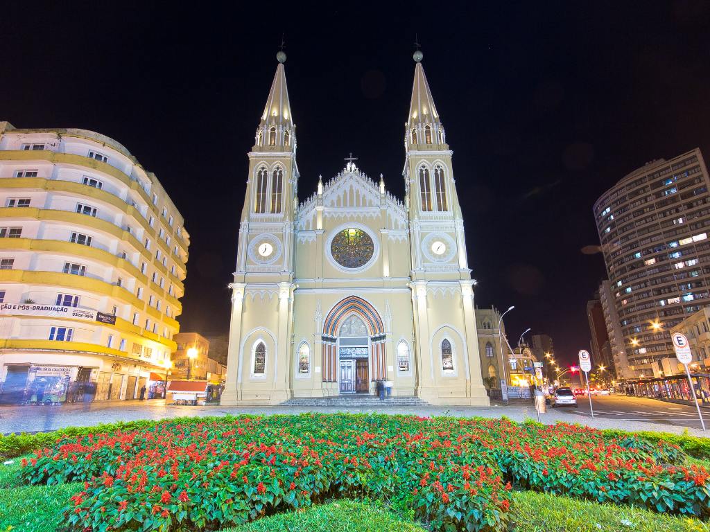 Catedral de Curitiba durante a noite