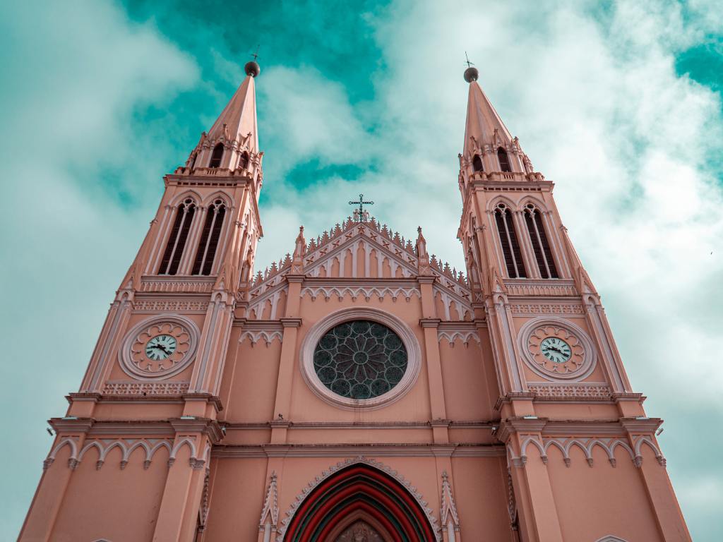 Frente da catedral de Curitiba