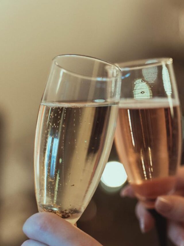 O Brinde Perfeito: Como Escolher o Champanhe para Casamento Ideal