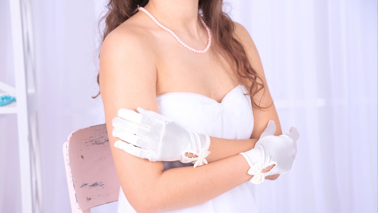 noiva com luvas vintage