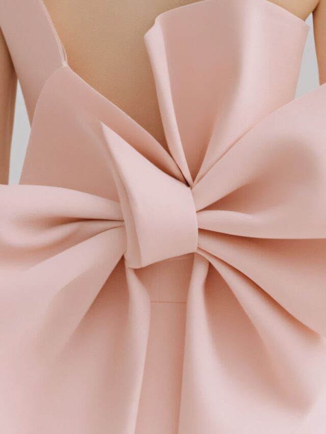 7 modelos de vestido com laço perfeitos para madrinhas e convidadas