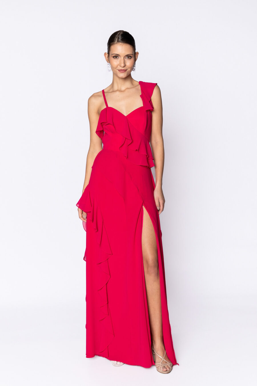 Vestido de festa longo na cor vermelho com babados na diagonal perfeito para convidadas e madrinhas de casamento
