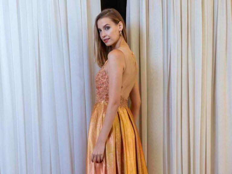 Vestido de festa dourado: como brilhar com elegância