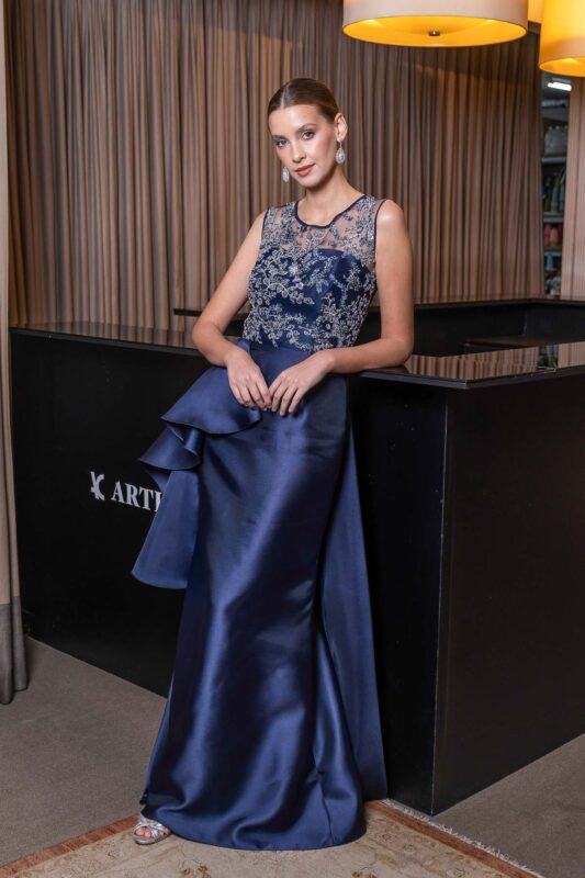 Vestido de festa longo na cor azul para baile de gala