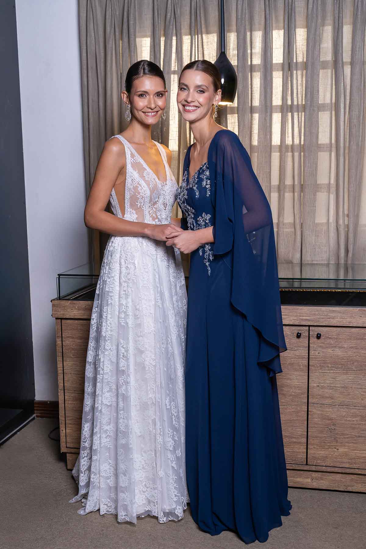 Vestido de festa bordado azul para mãe da noiva