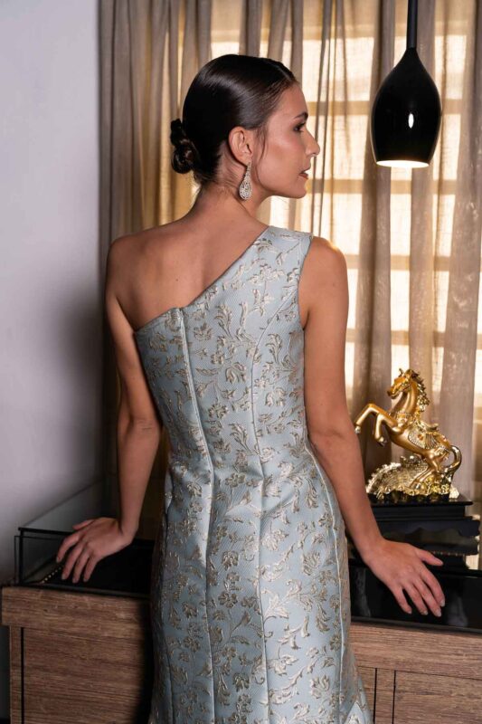 Detalhe das costas do vestido de festa Pini Jordan