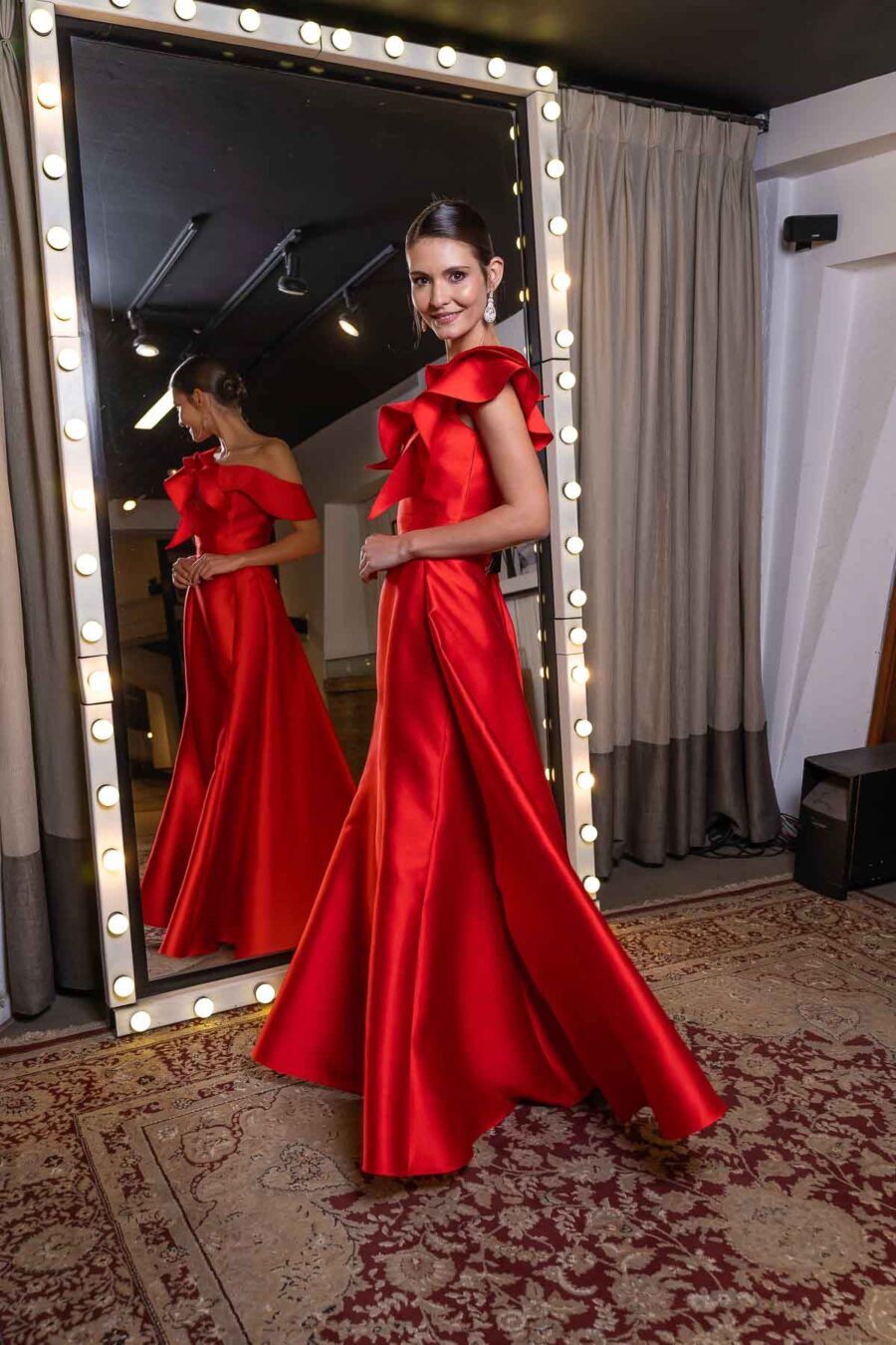 Vestido de festa longo em zibeline vermelho princess Dai , perfeito para formanda ou mãe da noiva.