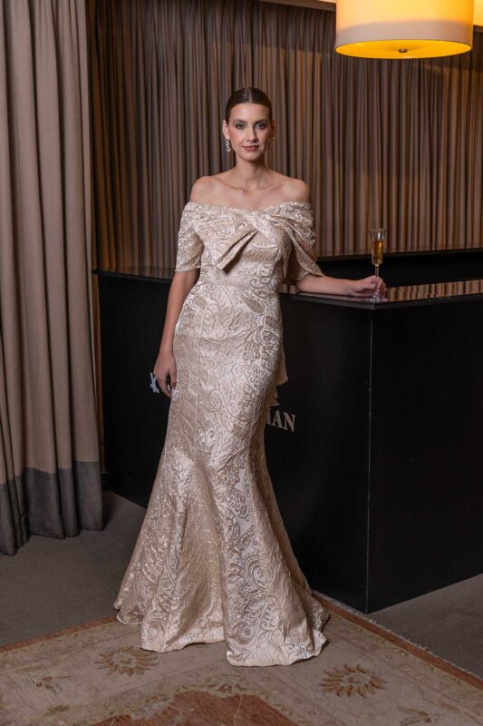 Vestido de festa Victoria Regis em tecido jacquard para mãe da noiva ou mãe do noivo