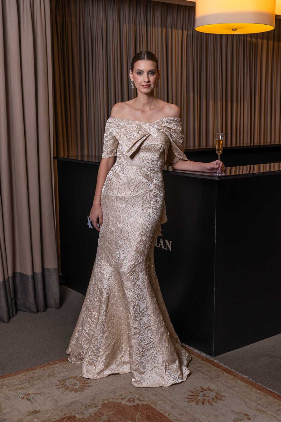 Vestido de festa Victoria Regis em tecido jacquard para mãe da noiva ou mãe do noivo