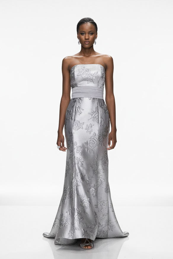 Vestido de festa classic silver em tecido jacquard com laço nas costas perfeito para bailes de formatura e black tie.