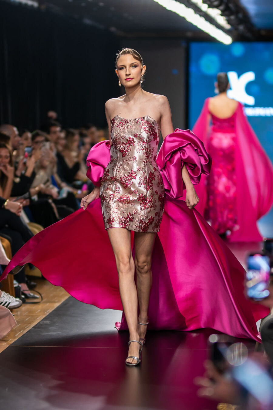 Vestido de festa curto Martina para convidada de ocasião especial como super festa.