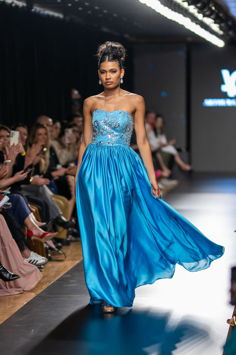 Vestido de festa estampado 2 em 1 , curto que vira longo