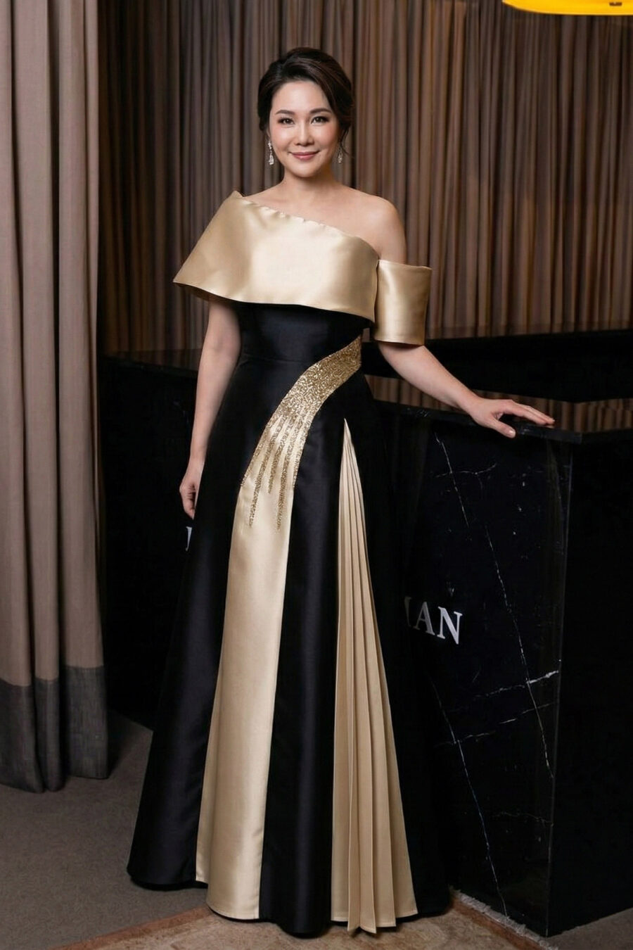 Vestido de festa bicolor preto e dourado Margot