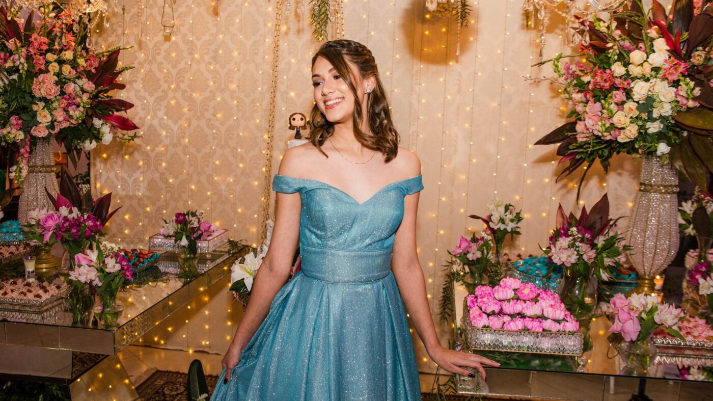 debutante com vestido azul